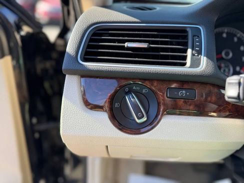 Used 2012 Volkswagen Passat 2.5 SEL Premium image 34