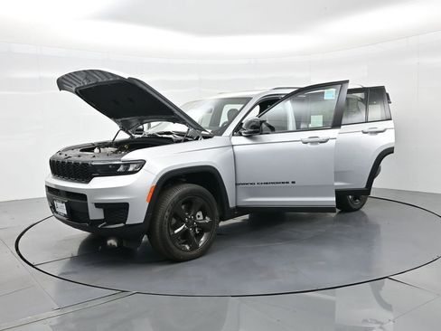 New 2025 Jeep Grand Cherokee L Altitude image 28