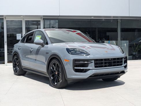 New 2025 Porsche Cayenne S AWD/4WD image 7