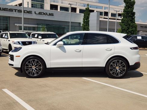 Used 2024 Porsche Cayenne AWD/4WD image 4