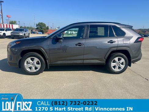Used 2021 Toyota RAV4 XLE w/ XLE Grade Weather Package AWD/4WD image 4