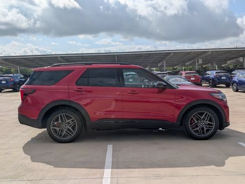 Used 2025 Ford Explorer ST AWD/4WD image 6