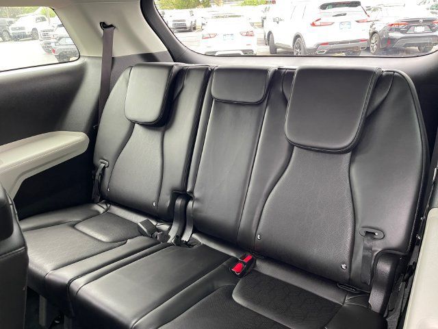 Used 2023 Kia Carnival LX FWD image 16
