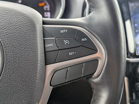Used 2019 Jeep Grand Cherokee Altitude AWD/4WD image 24