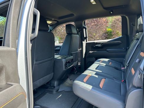 Used 2025 GMC Sierra 1500 AT4 w/ AT4 Premium Package AWD/4WD image 44