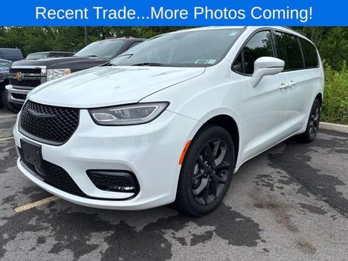 Used 2021 Chrysler Pacifica Touring-L w/ Uconnect Theater Family Group AWD/4WD image 1