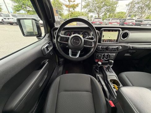 Used 2023 Jeep Wrangler Unlimited Rubicon 4xe w/ Cold Weather Group AWD/4WD image 19
