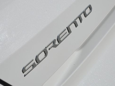 Used 2023 Kia Sorento S w/ Panoramic Sunroof Package FWD image 18