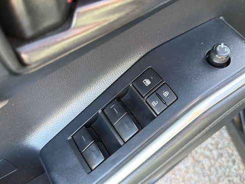 Used 2023 Toyota Highlander LE AWD/4WD image 21