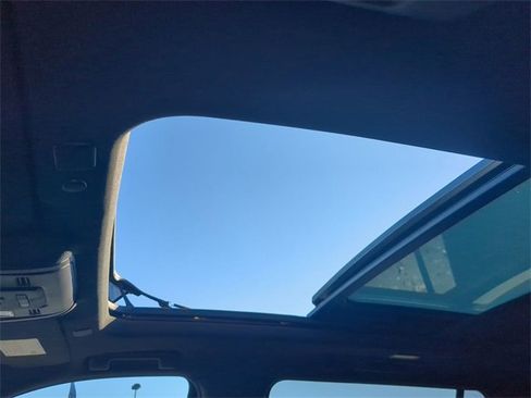 Used 2022 Chevrolet Suburban High Country image 19