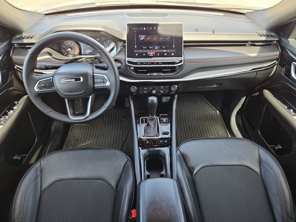 Used 2025 Jeep Compass Trailhawk AWD/4WD image 19