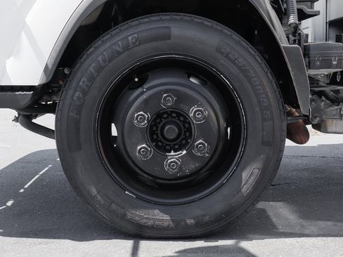 Used 2019 Isuzu NPR image 30