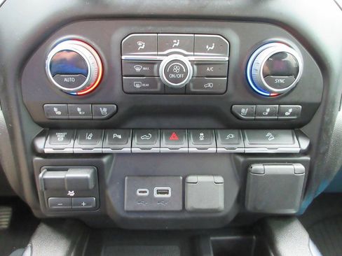 Used 2023 Chevrolet Silverado 3500 LTZ AWD/4WD image 38
