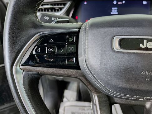 Used 2021 Jeep Grand Cherokee L Overland w/ Luxury Tech Group IV AWD/4WD image 15