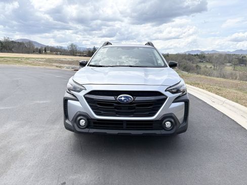 Certified 2025 Subaru Outback Premium AWD/4WD image 2