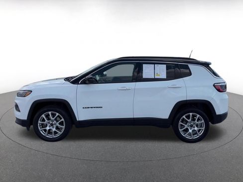 Used 2025 Jeep Compass Limited AWD/4WD image 9