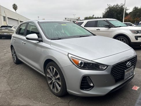 Used 2018 Hyundai Elantra GT image 2