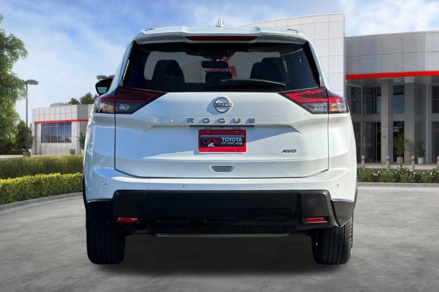 Used 2025 Nissan Rogue SV AWD/4WD image 5