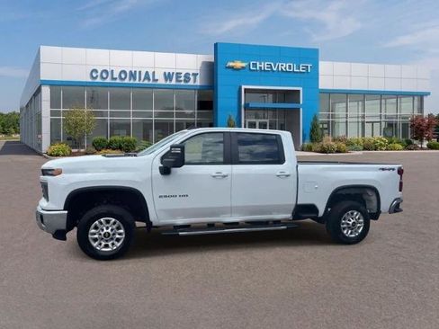 Used 2025 Chevrolet Silverado 2500 LT w/ Convenience Package AWD/4WD image 3
