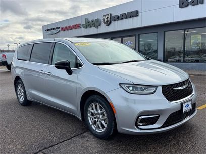 Used 2024 Chrysler Pacifica Touring-L