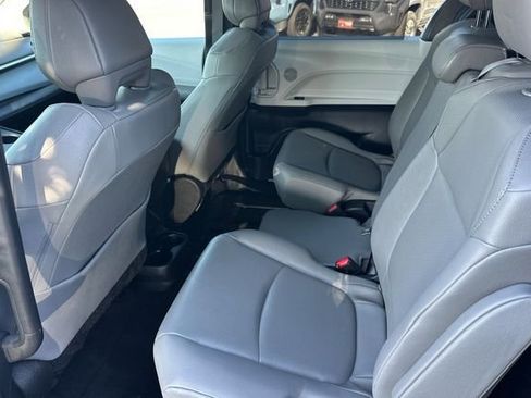 Used 2025 Toyota Sienna XLE image 14