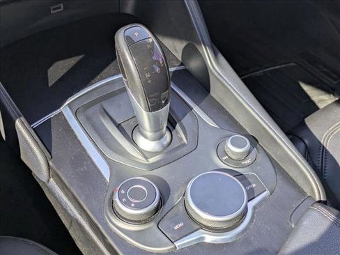 Used 2017 Alfa Romeo Giulia w/ Sport Appearance Package image 13