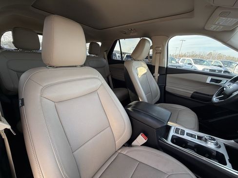 Used 2020 Ford Explorer Limited w/ Class III Trailer Tow Package image 31