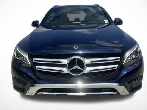 Used 2019 Mercedes-Benz GLC 300 4MATIC image 3