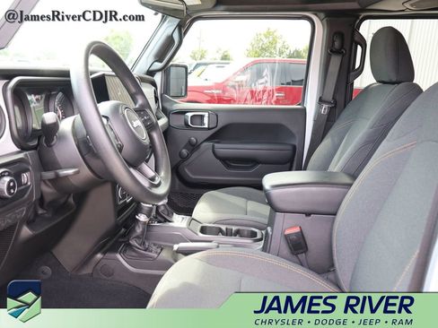 Used 2024 Jeep Gladiator Sport AWD/4WD image 22