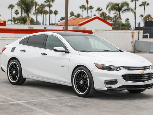 Used 2018 Chevrolet Malibu LT FWD image 4