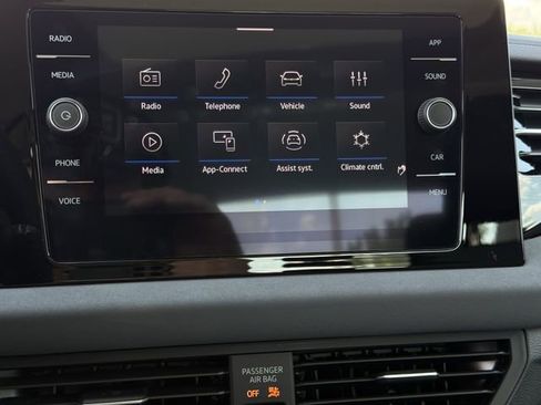 Used 2026 Volkswagen Jetta SE FWD image 17