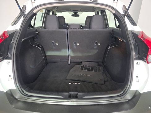 Used 2020 Nissan Kicks S FWD image 7