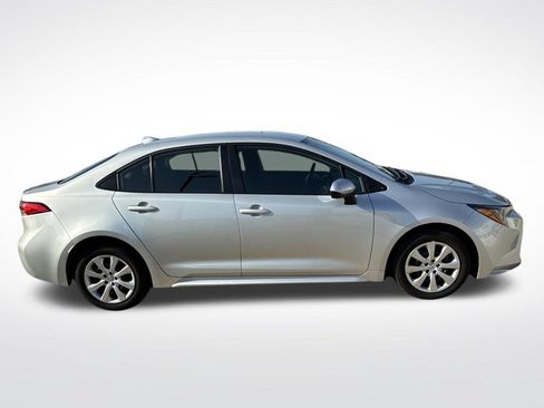 Used 2025 Toyota Corolla LE FWD image 5