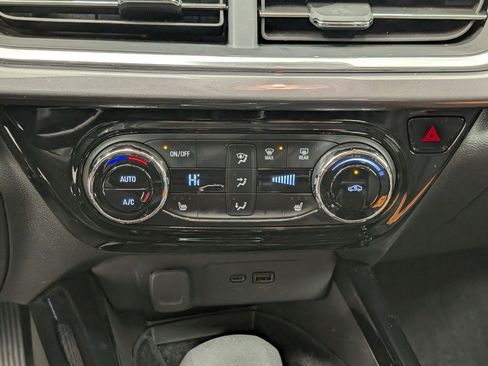 Used 2024 Chevrolet Trax ACTIV w/ Sunroof Package image 20