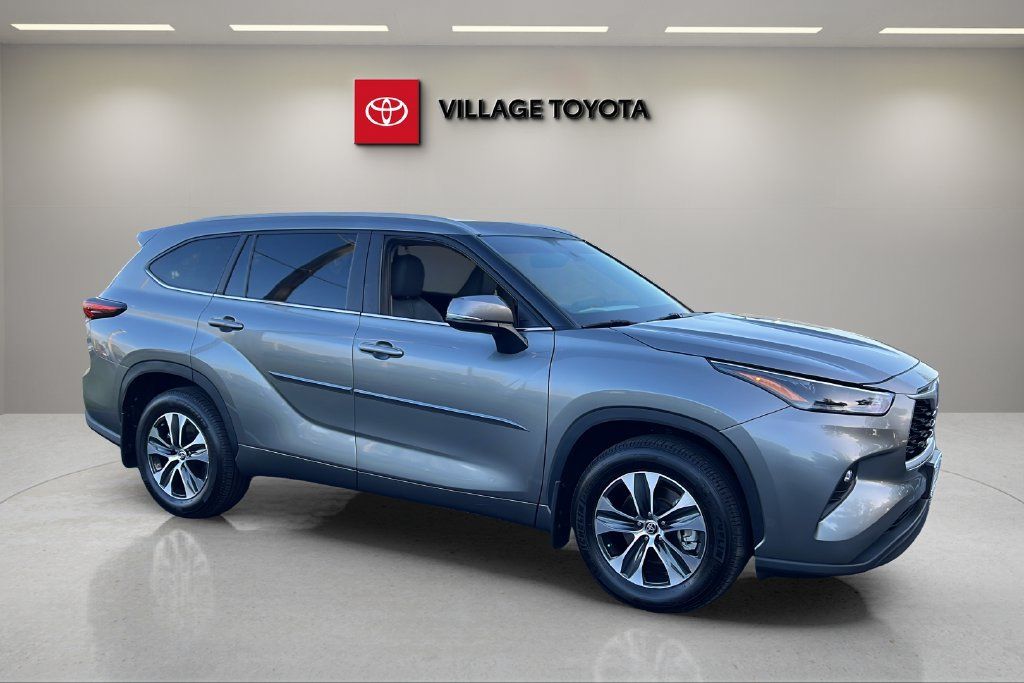 Certified 2026 Toyota Highlander XLE AWD/4WD image 7