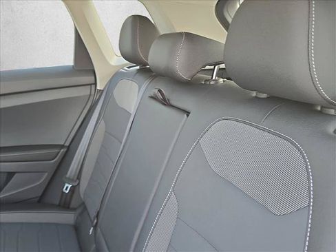 Used 2026 Volkswagen Taos SE FWD image 18