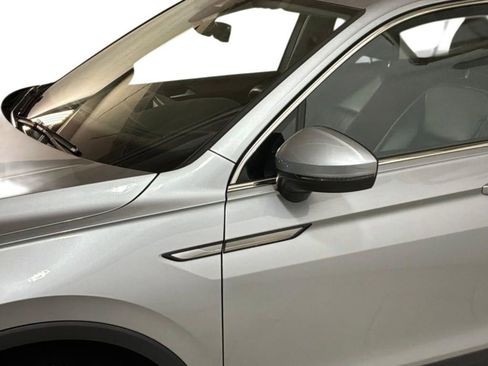 Used 2022 Volkswagen Tiguan SE AWD/4WD image 23
