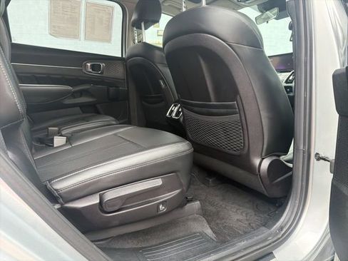 Certified 2022 Kia Sorento SX image 12