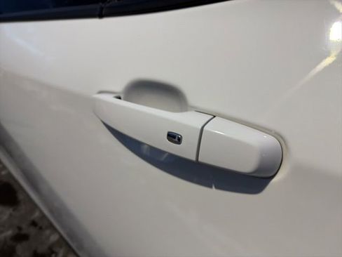 Used 2018 Chevrolet Equinox LT image 11