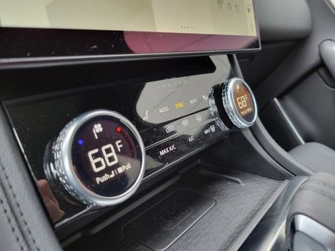 Used 2023 Jaguar F-PACE S image 34