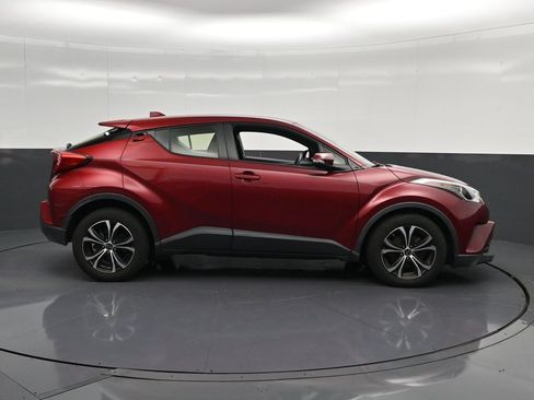 Used 2019 Toyota C-HR LE FWD image 4