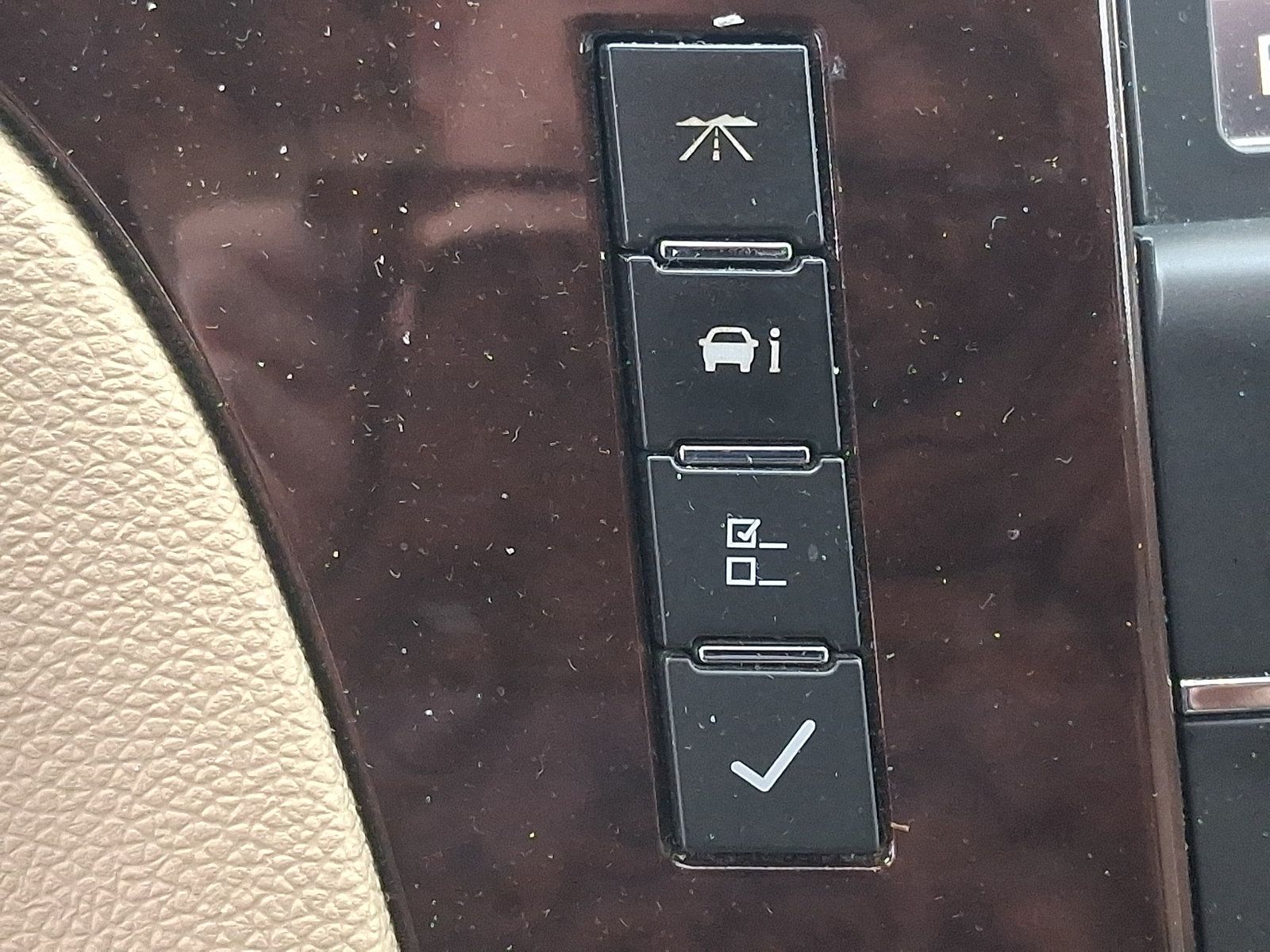 Used 2014 Cadillac Escalade Luxury AWD/4WD image 24