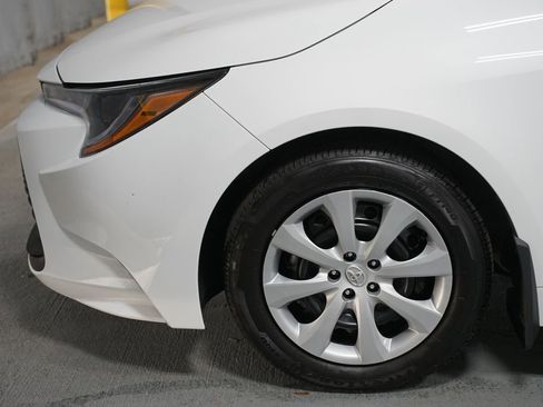 Certified 2025 Toyota Corolla LE image 5