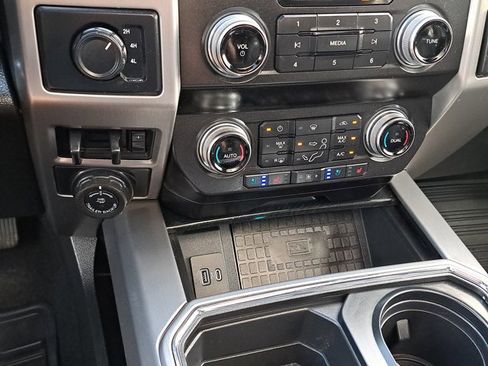 Certified 2021 Ford F450 Platinum w/ FX4 Off-Road Package image 33