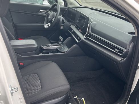 Used 2024 Kia Sportage LX image 10