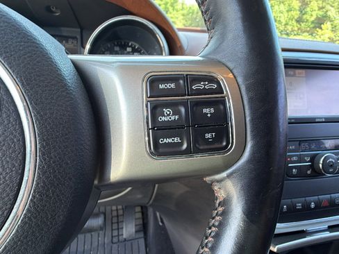 Used 2012 Jeep Grand Cherokee Overland Summit RWD image 29