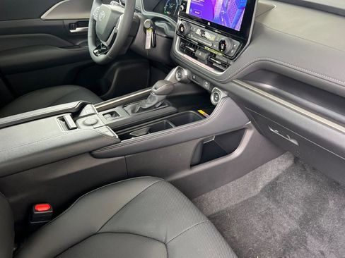 New 2026 Toyota Grand Highlander Nightshade image 17