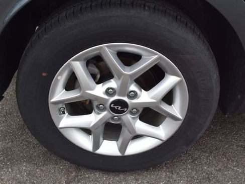 Used 2025 Kia Soul LX w/ LX Technology Package FWD image 38