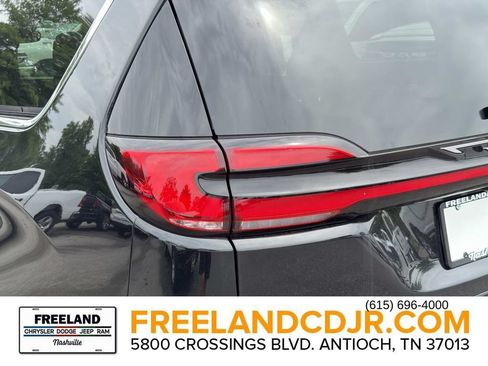 New 2027 Chrysler Pacifica Select FWD image 11