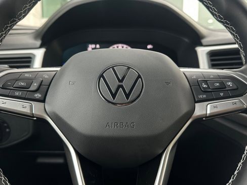 Certified 2022 Volkswagen Atlas Cross Sport SE image 24